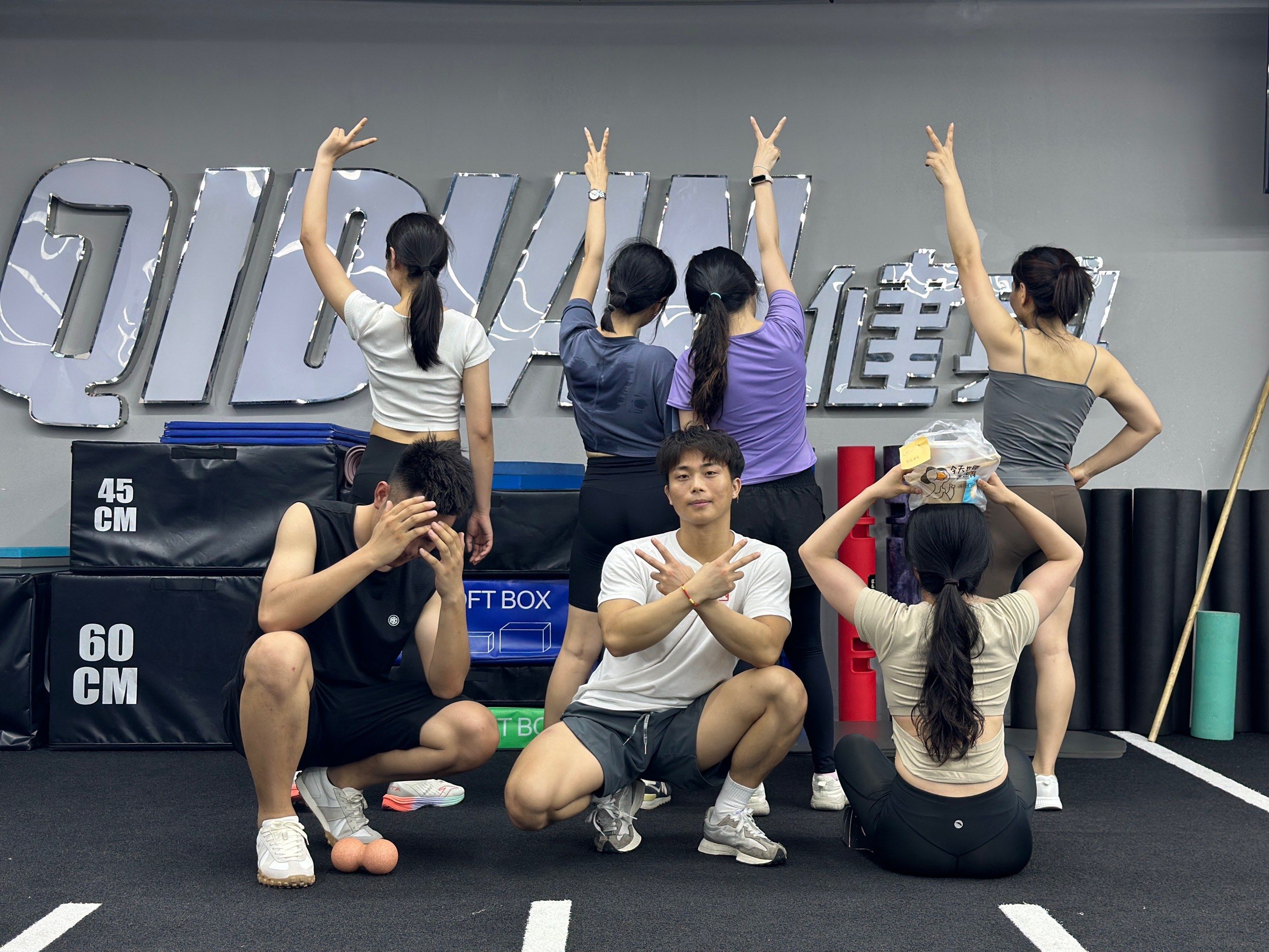 包含赛后体能课后；马德里竞技内部沟通备战西甲；压力陡增；身体对抗强度拉满的词条